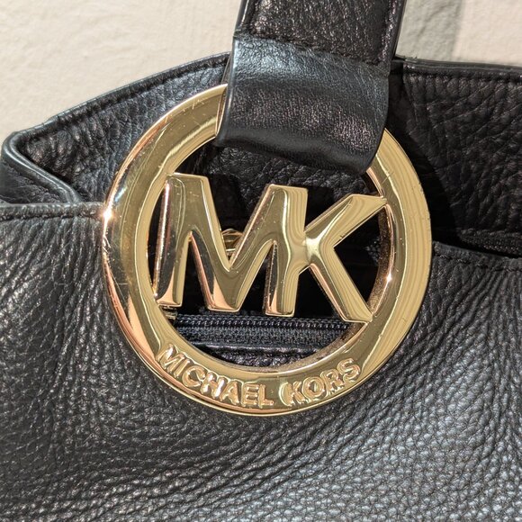 MICHAEL Michael Kors black leather shoulder bag. EUC! - Picture 5 of 7